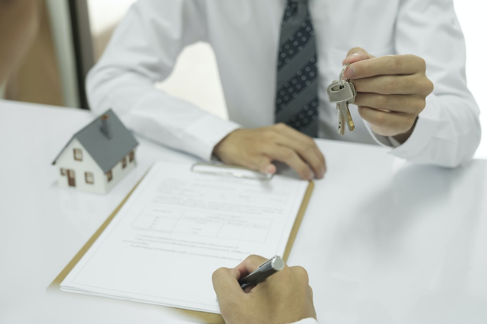 Obtenir un prêt immobilier après un refus pour un terrain en zone inondable : comment rebondir ?