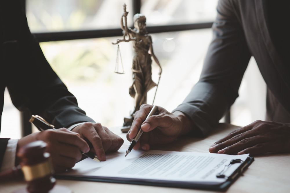 Porter plainte pour diffamation : mode d'emploi et conseils d'avocat