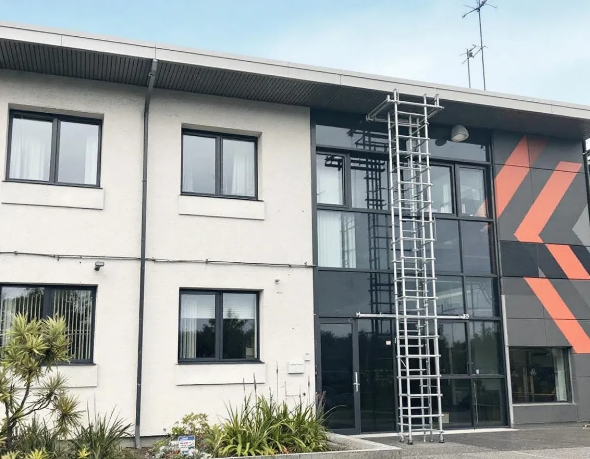 Assurance décennale et travaux confiés à une entreprise non déclarée